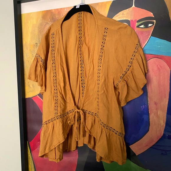 ✨ Sunshine Top ✨ - Picture 2 of 3